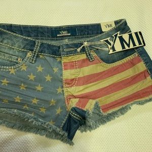 Cute shorts with patriotic design